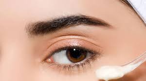 Peptide Eye Therapy Reveal a Youthful Look